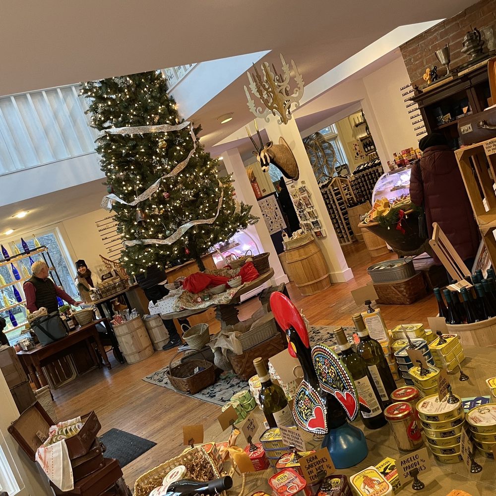 Provisions Williamstown - Festive holiday decor - Beer, Wine & Spirits Near Me - Williamstown, Massachusetts