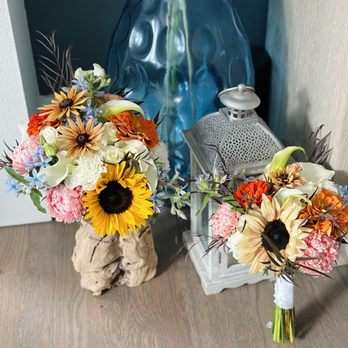J Hanh Flowers - Bridal and bridesmaid bouquet - Floral Designers Near Me J Hanh Flowers - Bridal and bridesmaid bouquet - Floral Designers Near Me