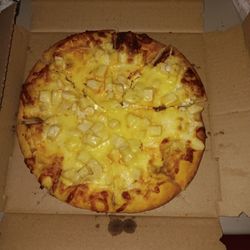 Raydee Magoo's - This is the Buffalo chicken pizza we got...