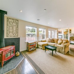 Creekside Haven - Creekside Haven rear Living Room