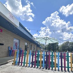 Pelican’s SnoBalls - Outside