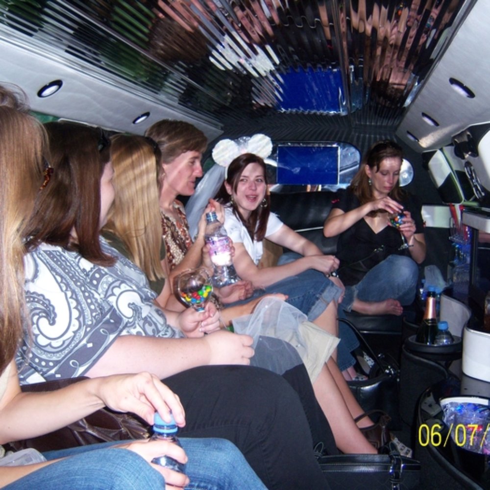 Applause Limousine Services - Limos Near Me