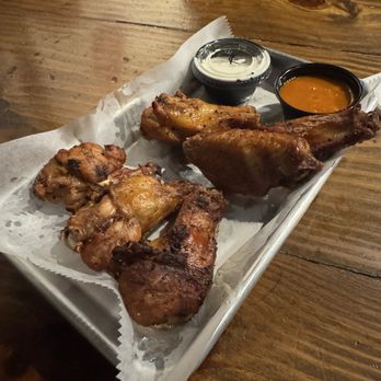 Bayboro Brewing - Smoked wings with gator sauce - Breweries Near Me - St. Petersburg, Florida Bayboro Brewing - Smoked wings with gator sauce - Breweries Near Me - St. Petersburg, Florida