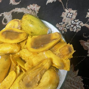 Key Food - Mangoes cut open from key food they were old - Grocery Near Me - Flushing, New York