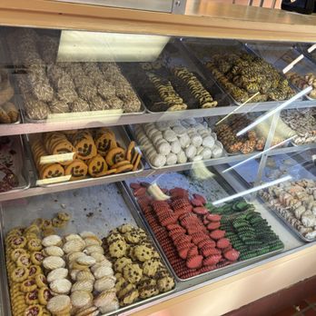 Rocco's Pastry Shop - Bakeries Near Me - Meriden, Connecticut Rocco's Pastry Shop - Bakeries Near Me - Meriden, Connecticut