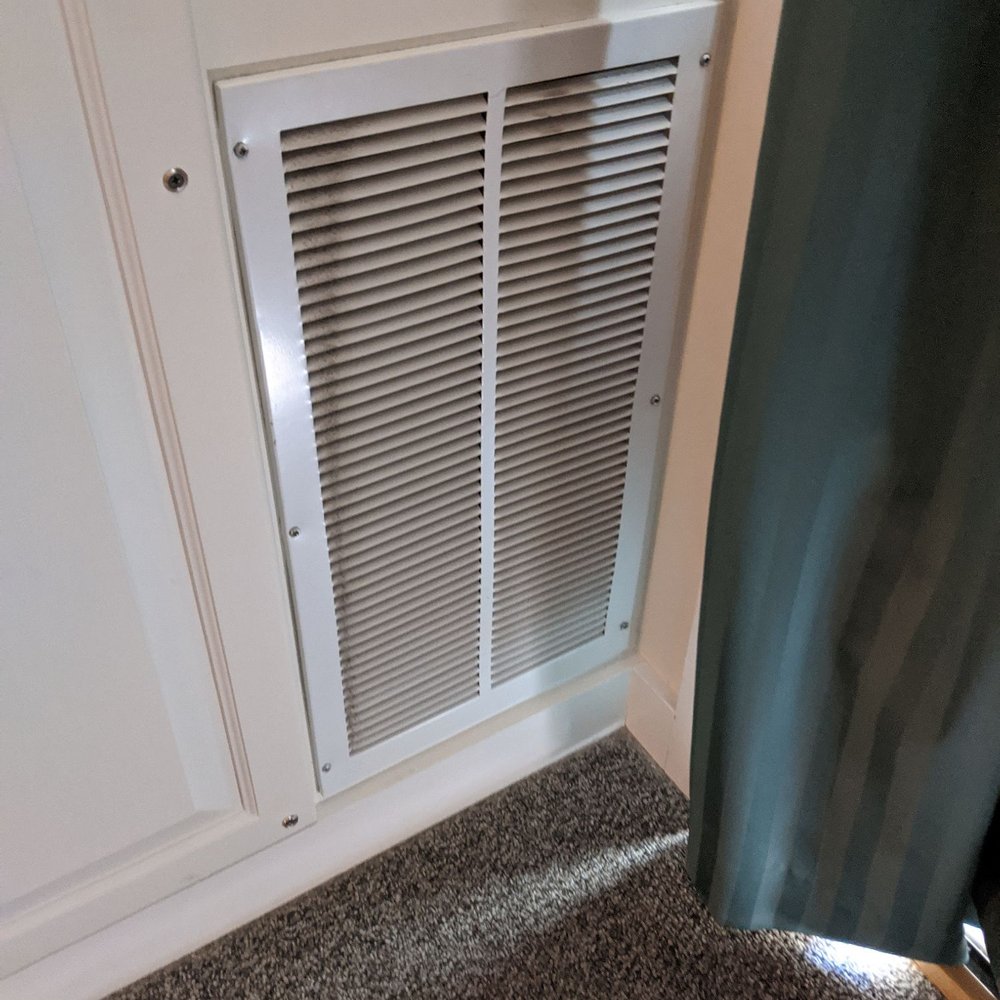 The Inn At Glenora Wine Cellars - Picture of air vent covered w/ the drapes. Pulled the drape away. This is what we saw. Gross. How long was the drape there? - Hotels Near Me - Dundee, New York