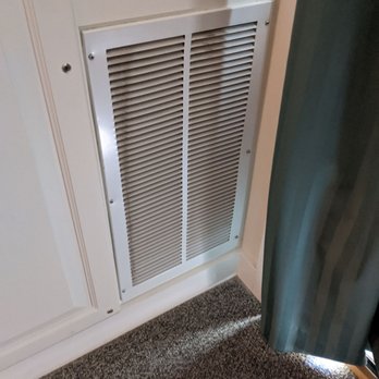 The Inn At Glenora Wine Cellars - Picture of air vent covered w/ the drapes. Pulled the drape away. This is what we saw. Gross. How long was the drape there? - Hotels Near Me - Dundee, New York