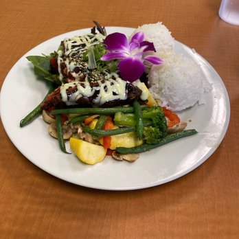Guieb Cafe - Seared Ahi with aioli sauce ( sorry if I misspelled it) - New American Near Me - Honolulu, Hawaii Guieb Cafe - Seared Ahi with aioli sauce ( sorry if I misspelled it) - New American Near Me - Honolulu, Hawaii