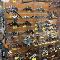 Armeria Frinchillucci - One of the many showcases of the Frinchillucci Armory!