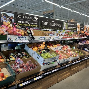 Lidl - a produce section of a grocery store - Grocery Near Me - Annapolis, Maryland