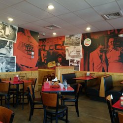 Cassano's - Inside