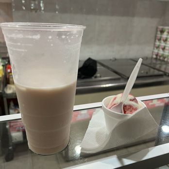 La Michoacana - Horchata and berries n cream ice cream. - Ice Cream & Frozen Yogurt Near Me - Puerto Vallarta, JAL