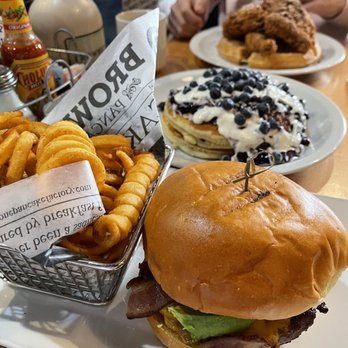 Brownstone Pancake Factory - California Burger - Breakfast & Brunch Near Me - Edgewater, New Jersey