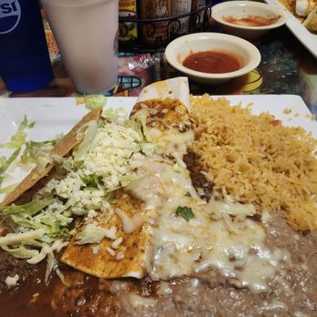 Los Tres Amigos - Beef taco, Beef burrito, rice & beans - Mexican Near Me - Farmington, Michigan Los Tres Amigos - Beef taco, Beef burrito, rice & beans - Mexican Near Me - Farmington, Michigan