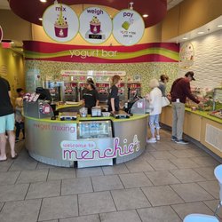 Menchie's Frozen Yogurt - Entrance