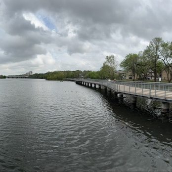 Lady Bird Lake - La aroma of lake - Hiking Near Me - Austin, Texas