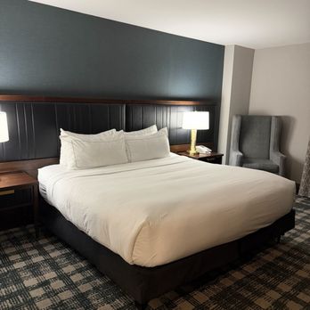 DoubleTree by Hilton Lansing - King room - Hotels Near Me - Lansing, Michigan DoubleTree by Hilton Lansing - King room - Hotels Near Me - Lansing, Michigan