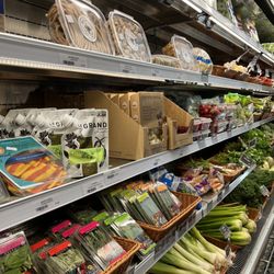 Le Marche Cezanne - Produce section