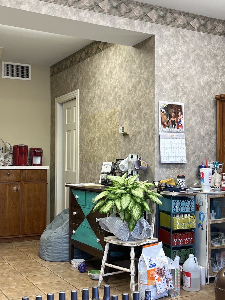 THE RUSTIC NAIL Updated August 2024 215 W Washington Ave, Arkansas