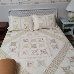 Adullam Hill Bed and Breakfast - Esther room queen bed