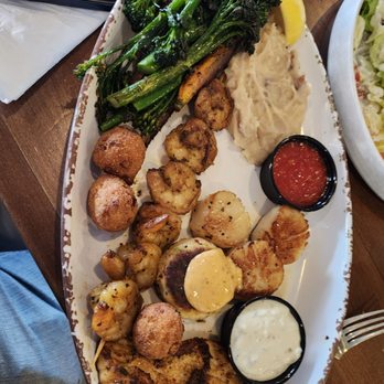 Wicked Tuna - Seafood selection. Veggie selection not great. Visual presentation could be improved. - New American Near Me - Murrells Inlet, South Carolina