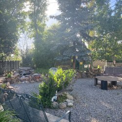 Mancos Inn and Hostel - Patio behind the building