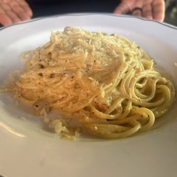 Fete - Spaghetti carbonara - New American Near Me - Honolulu, Hawaii Fete - Spaghetti carbonara - New American Near Me - Honolulu, Hawaii