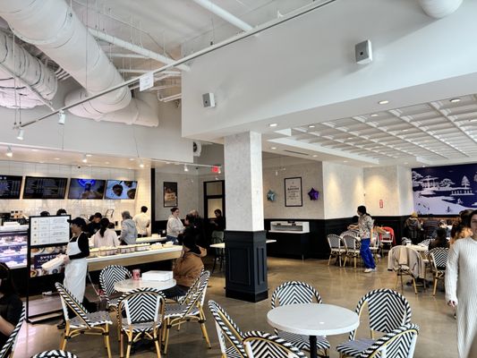 Paris Baguette by null