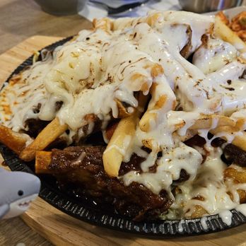 Hodori 365 - Kalbi jjim (short ribs with some vegetables, rice cakes and fries, doused in sauce and cheese). Enough for 4 people! - Korean Near Me - Northridge, California Hodori 365 - Kalbi jjim (short ribs with some vegetables, rice cakes and fries, doused in sauce and cheese). Enough for 4 people! - Korean Near Me - Northridge, California