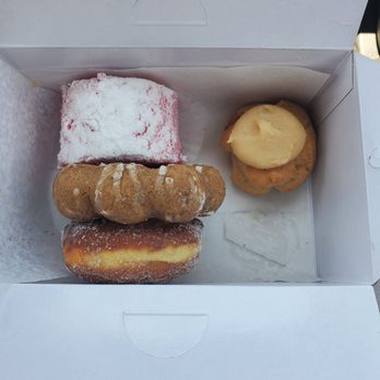 Liliha Bakery - Bakeries Near Me - Honolulu, Hawaii