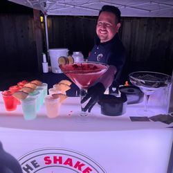 The Shaker Mobile Bar - Impress your guests with an open bar
