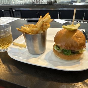 Bourbon Pub SFO - Steak burger - New American Near Me - San Francisco, California