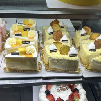 Tous Les Jours - Cake - Coffee & Tea Near Me - Seattle, Washington