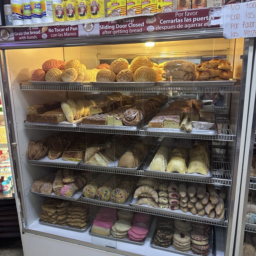 Yaniras Bakery - Display cases - Bakeries Near Me - Santa Paula, California Yaniras Bakery - Display cases - Bakeries Near Me - Santa Paula, California
