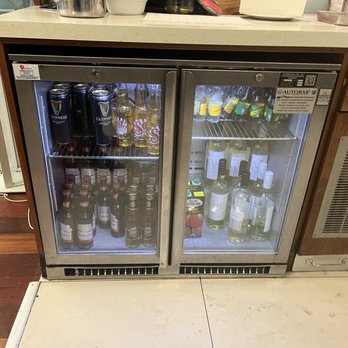 DAA Executive Lounge T2 - T2 Executive Lounge - beer/wine area - Airport Lounges Near Me - Dublin, D