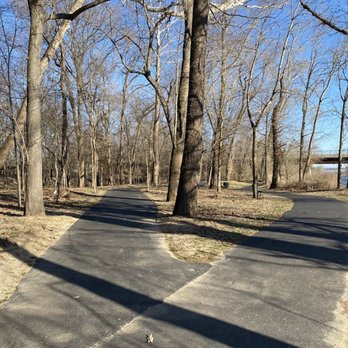 Minnie Ha Ha Park - Nice flat paved trails - Hiking Near Me - Fenton, Missouri Minnie Ha Ha Park - Nice flat paved trails - Hiking Near Me - Fenton, Missouri
