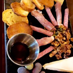 Hogan’s Irish Pub - Charcuterie