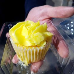 Sweet Cheeks Cakes & Cupcakes - Lemon Drop - good cake, icing left a little something to be desired.