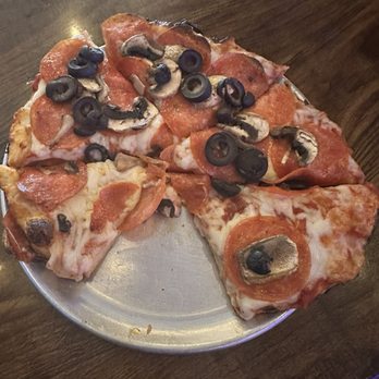Summer Fox Brewing - B.Y.O.P. (Build Your Own Pizza) - Brewpubs Near Me - Fresno, California Summer Fox Brewing - B.Y.O.P. (Build Your Own Pizza) - Brewpubs Near Me - Fresno, California