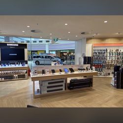 Telstra Shop - Inside