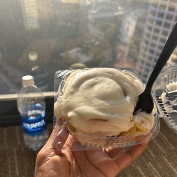 Cobblers Cakes & Kream - Cinnamon Rolls - Bakeries Near Me - Inglewood, California