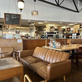 Delicomb - Dining area - Coffee & Tea Near Me - Jacksonville Beach, Florida