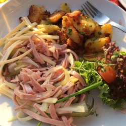 Rheinhotel Lamm - Salad of meat and cheese