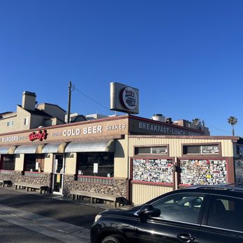 Woody's Diner - Diners Near Me - Sunset Beach, California