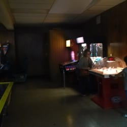 Iris Bowling Center & Splitz - Game area.
