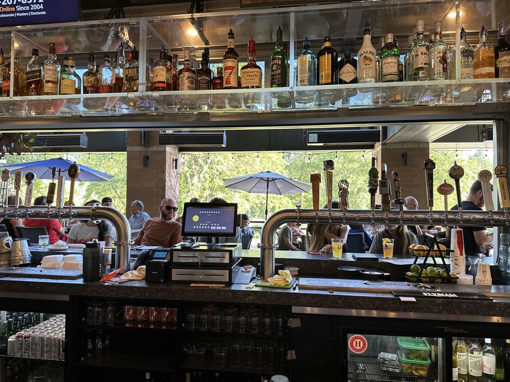 Sweet Lou's Restaurant & Tap House