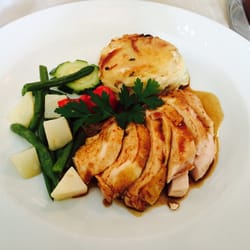 Le Clos Mirande - Special of the day - chicken, tiny gratin, and steamed veggies