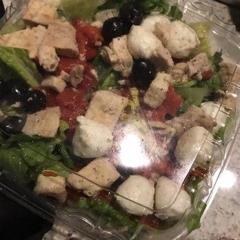 Passariello's - Roasted red pepper salad with chicken - Italian Near Me - Voorhees, New Jersey Passariello's - Roasted red pepper salad with chicken - Italian Near Me - Voorhees, New Jersey