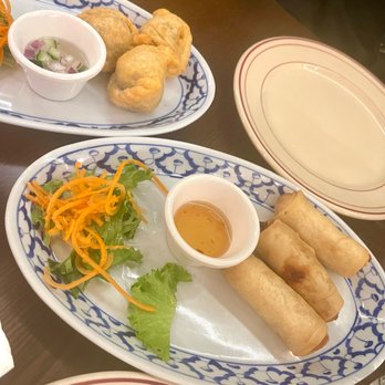 One Dee Siam - 1. Thai Spring Roll 2.Curry Puff. Disappointing. Expensive small portions that tasted frozen. - Thai Near Me - Jersey City, New Jersey