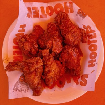 Hooters by null